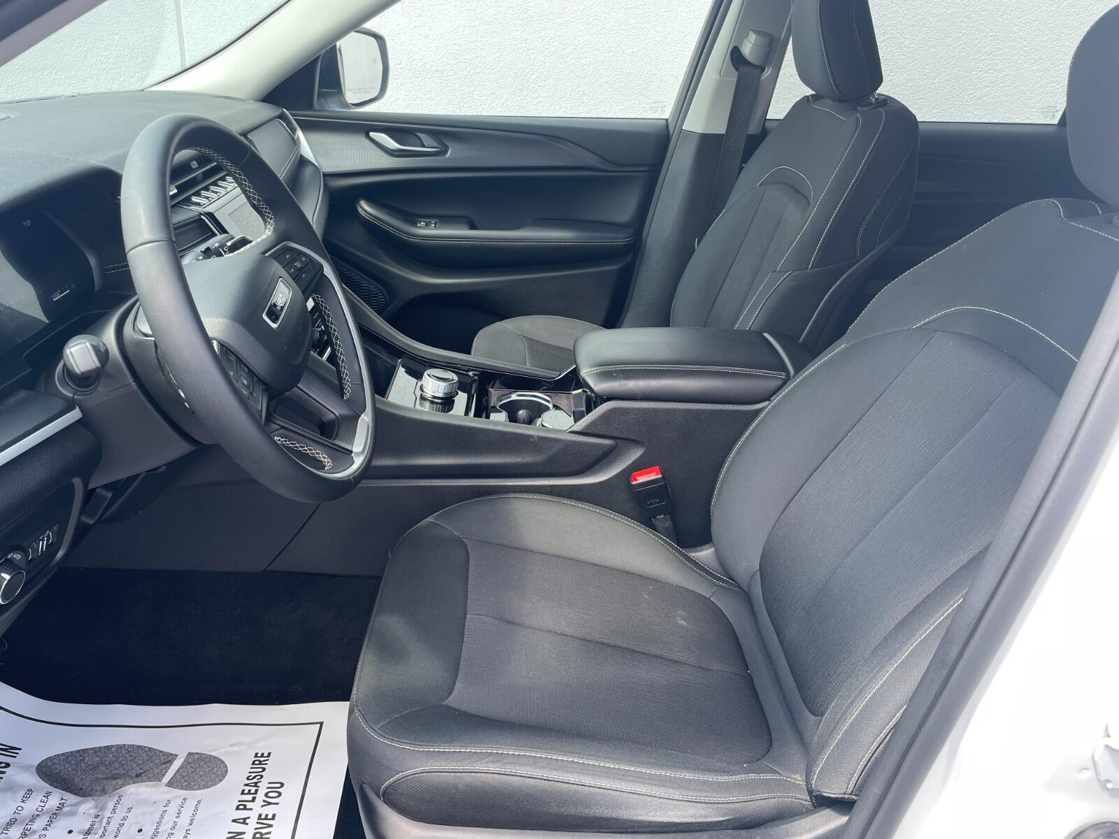 2023 Jeep Grand Cherokee L Laredo - Photo 8