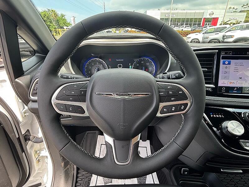 2025 Chrysler Pacifica Select - Photo 11