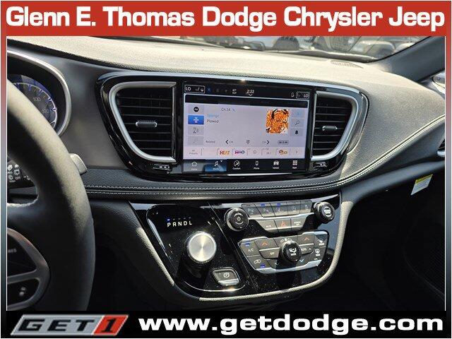2025 Chrysler Pacifica Select - Photo 10