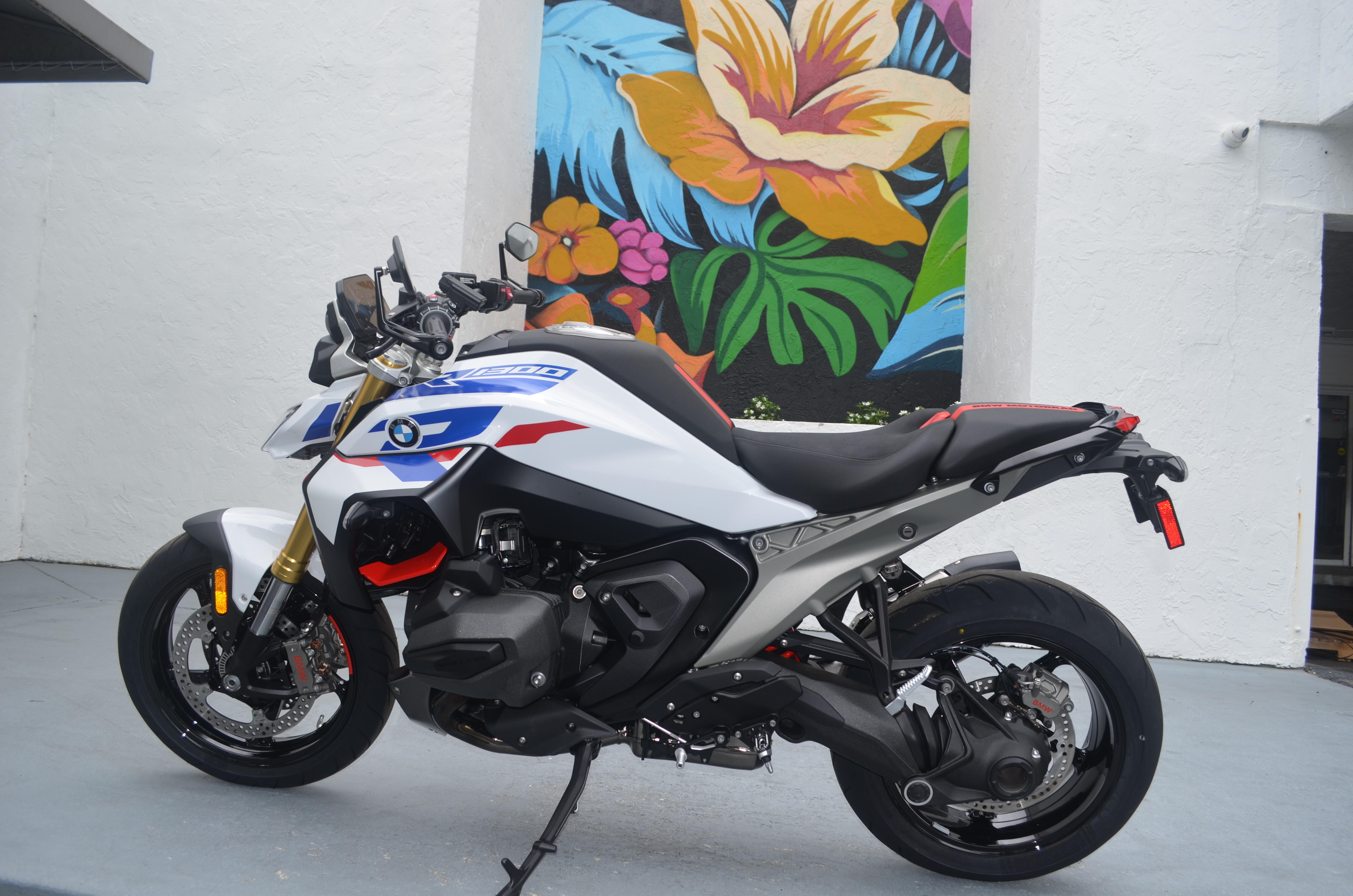 2026 BMW R 1300 R