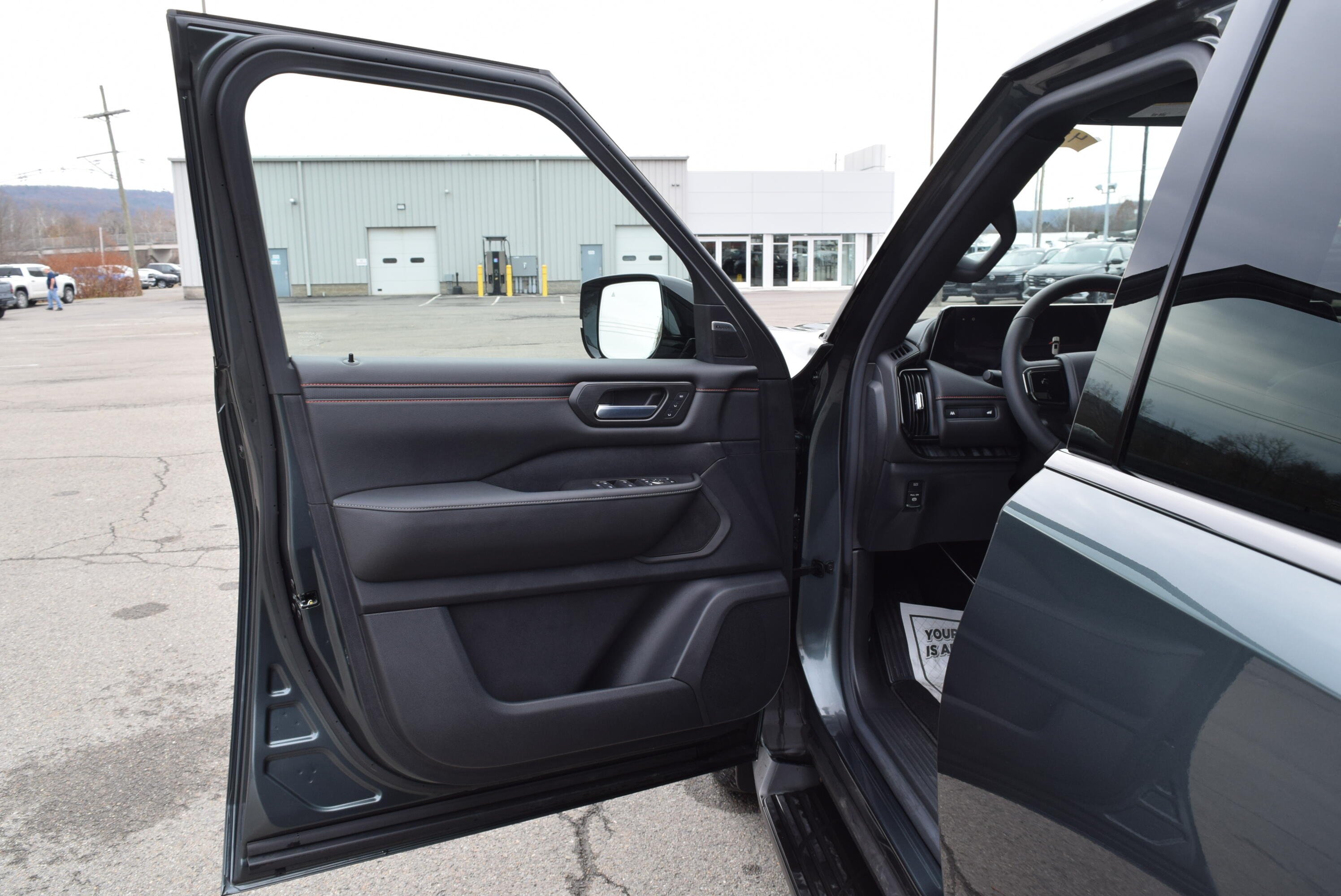 2025 Nissan Armada PRO-4X - Photo 12