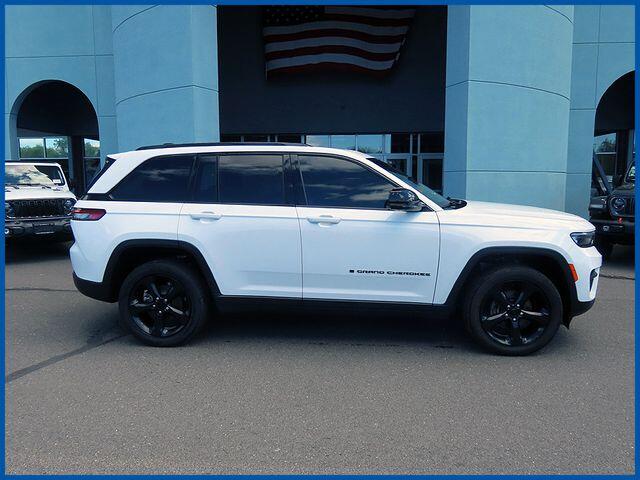 2023 Jeep Grand Cherokee Altitude 4x4's photo