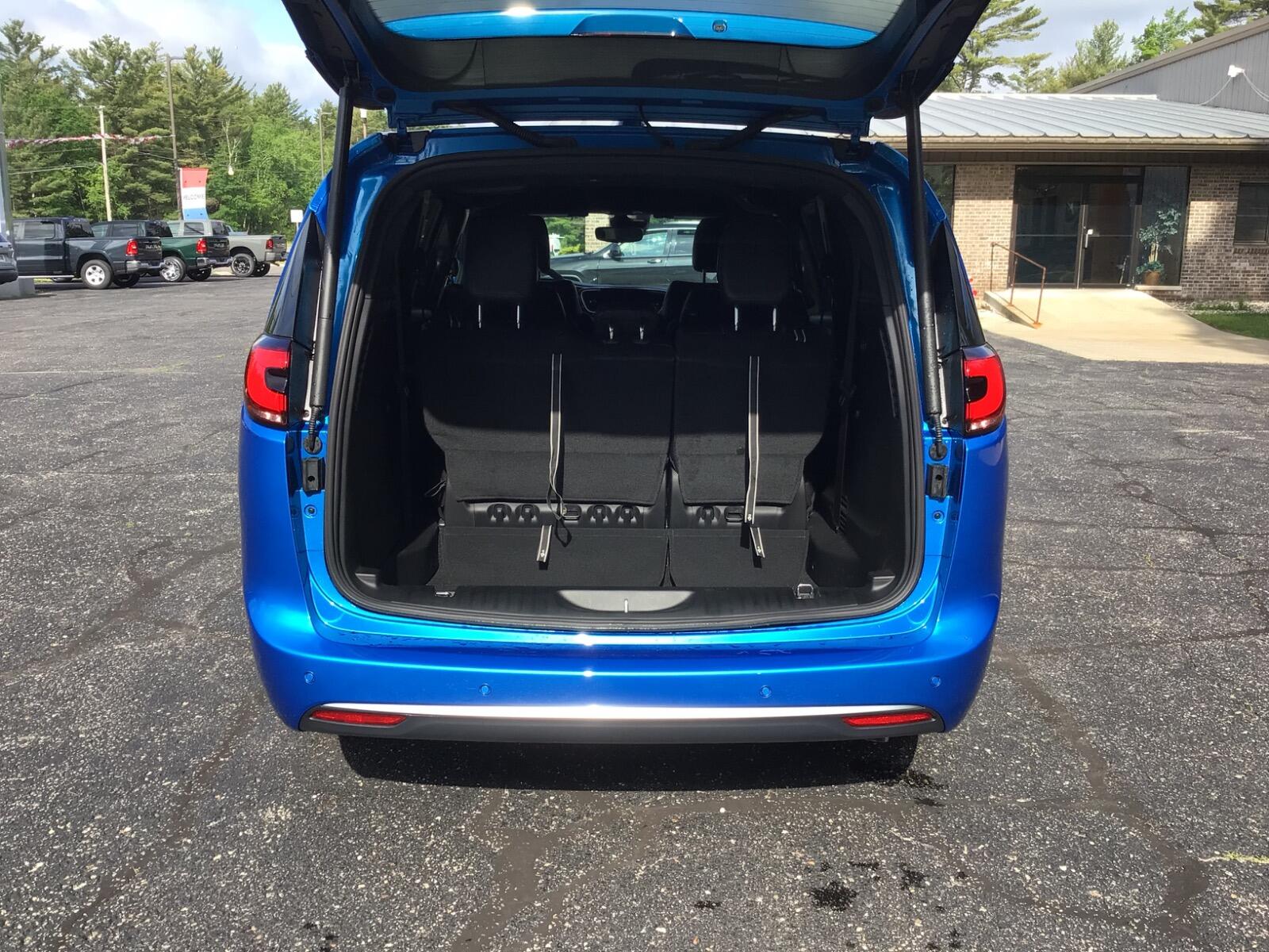 2027 Chrysler Pacifica Select - Photo 15