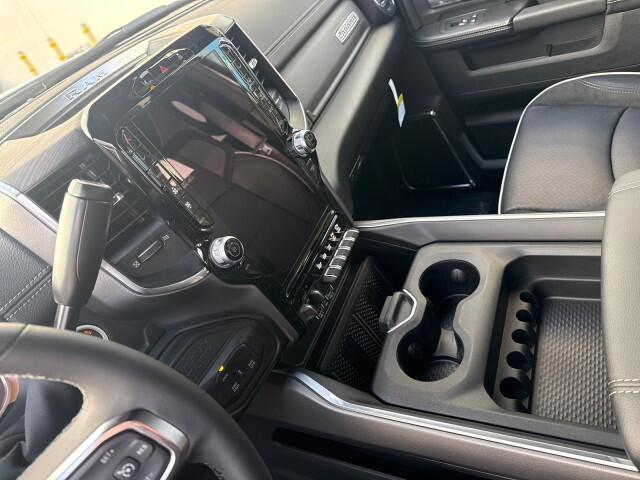 2026 RAM 3500 Laramie - Photo 14