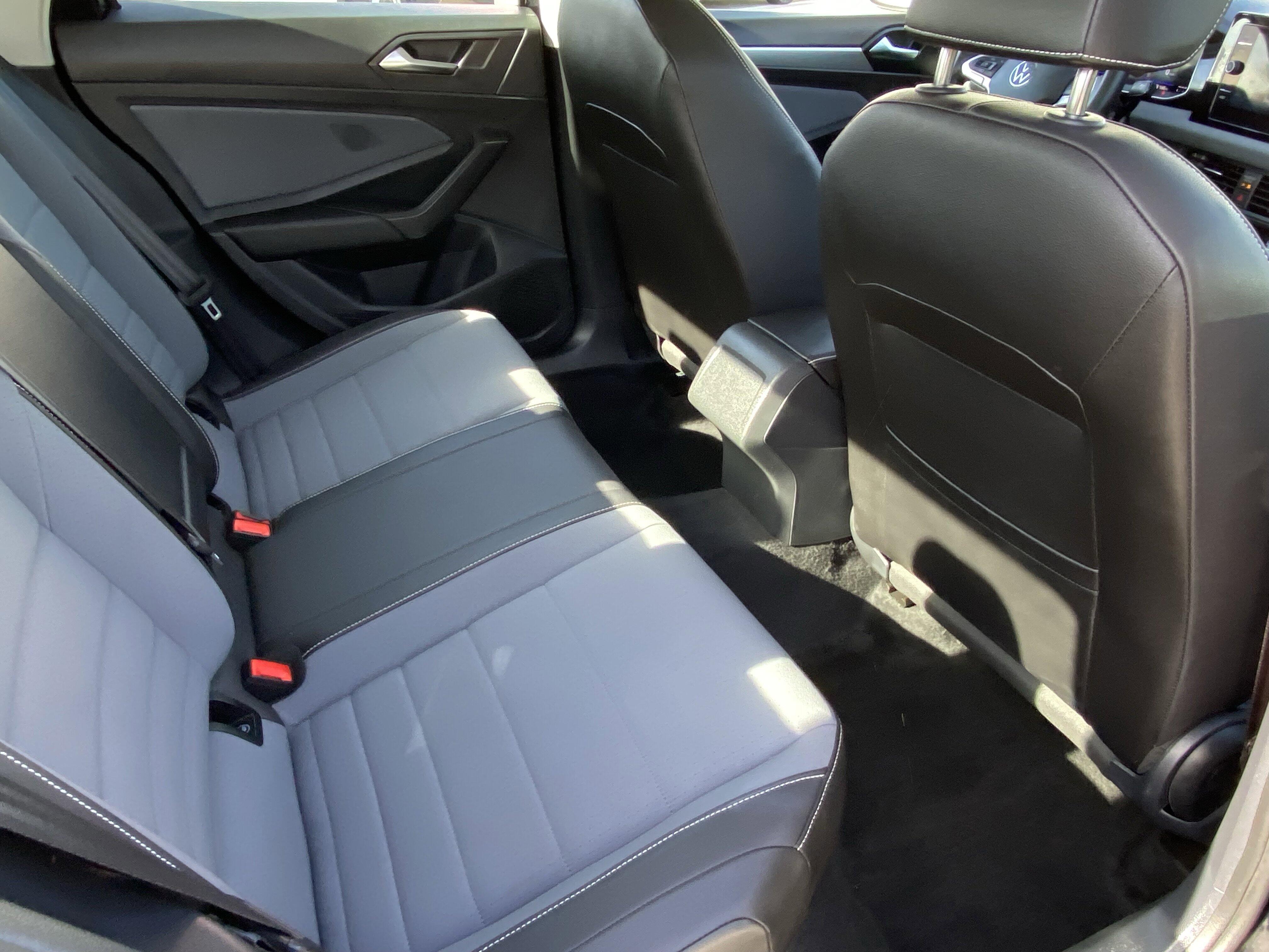 2025 Volkswagen Jetta SE - Photo 12