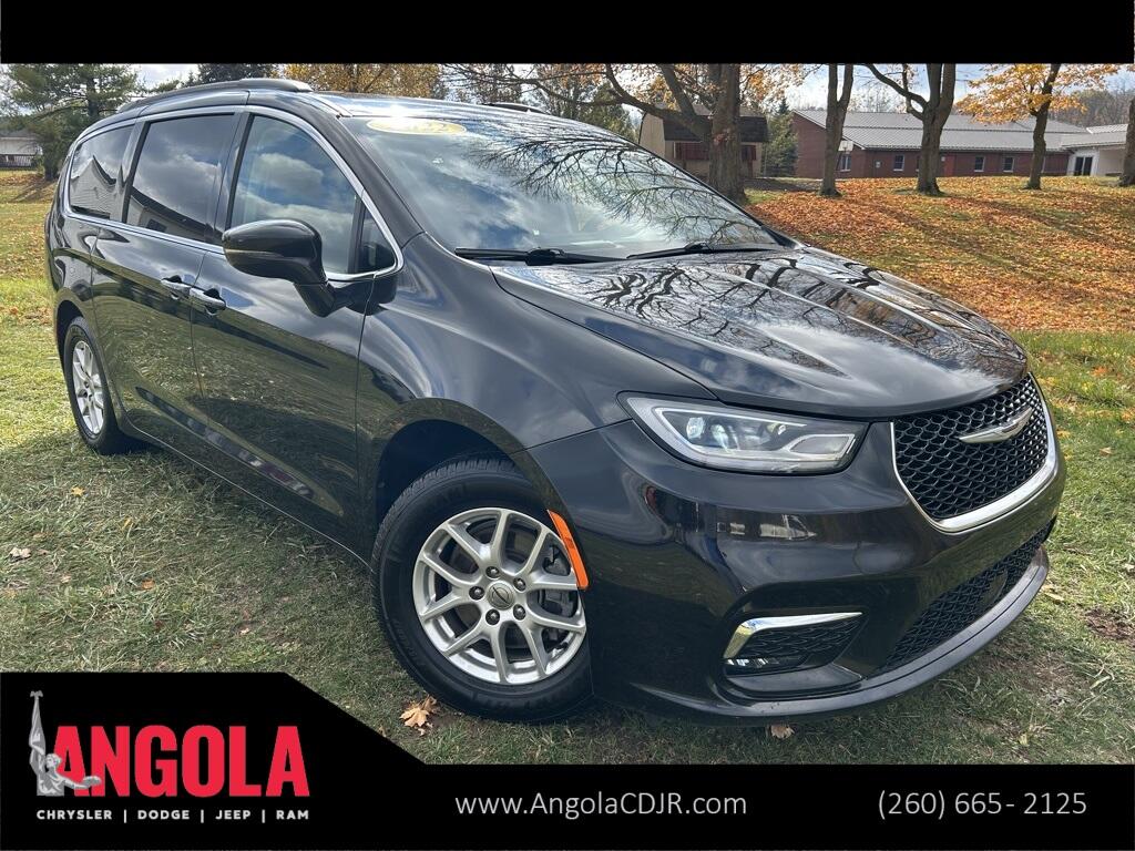 2022 Chrysler Pacifica Touring L's photo
