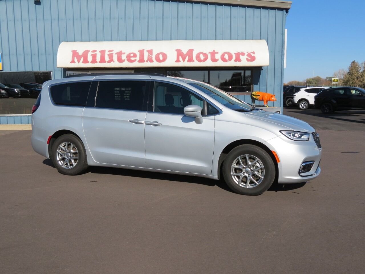 Used 2022 Chrysler Pacifica Touring with VIN 2C4RC1FG1NR144453 for sale in Fairmont, Minnesota