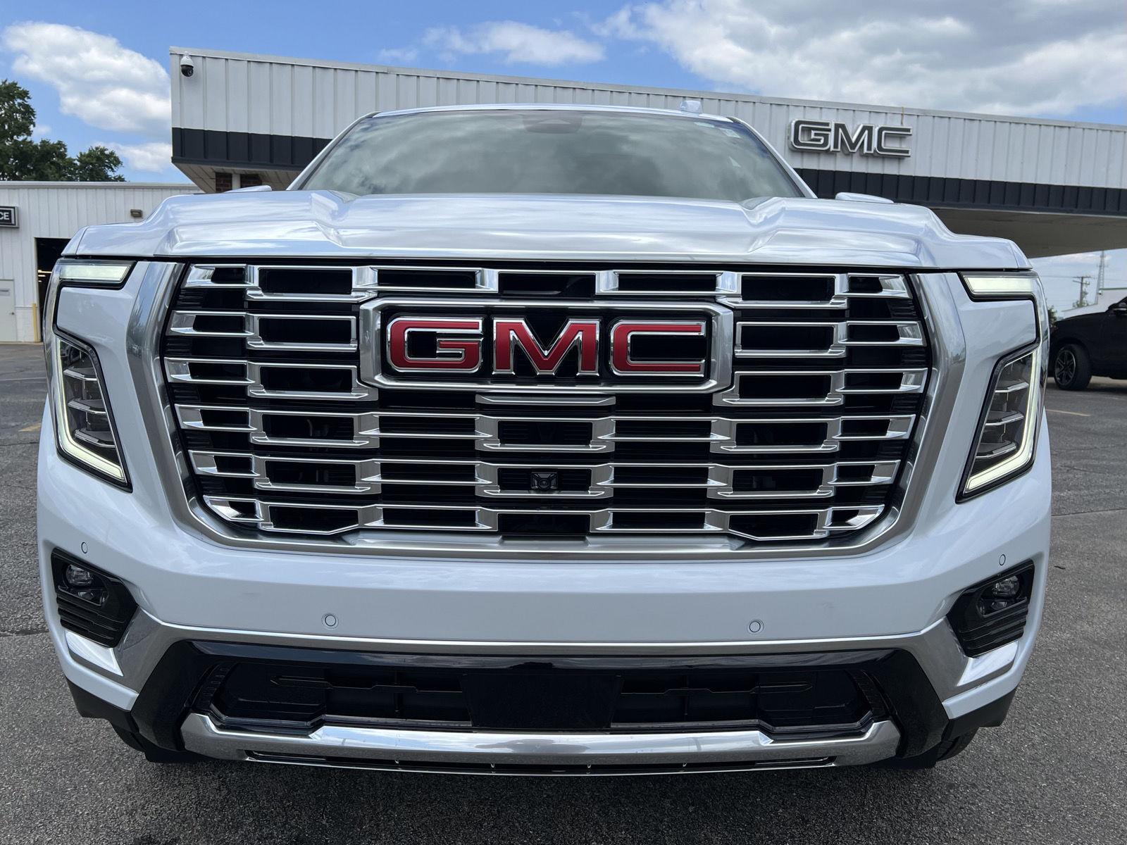 2026 GMC Yukon Denali - Photo 12