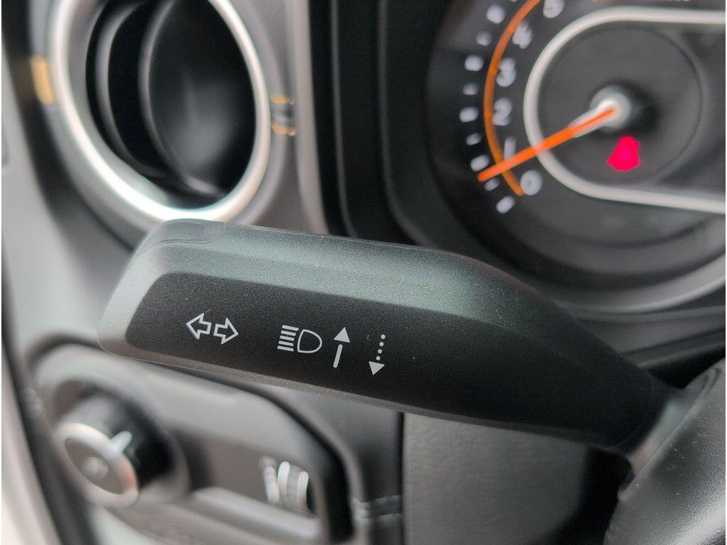 2025 Jeep Wrangler 4-Door Sahara - Photo 27