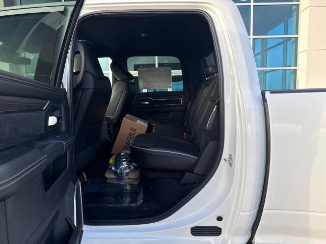 2026 RAM 3500 Laramie - Photo 15