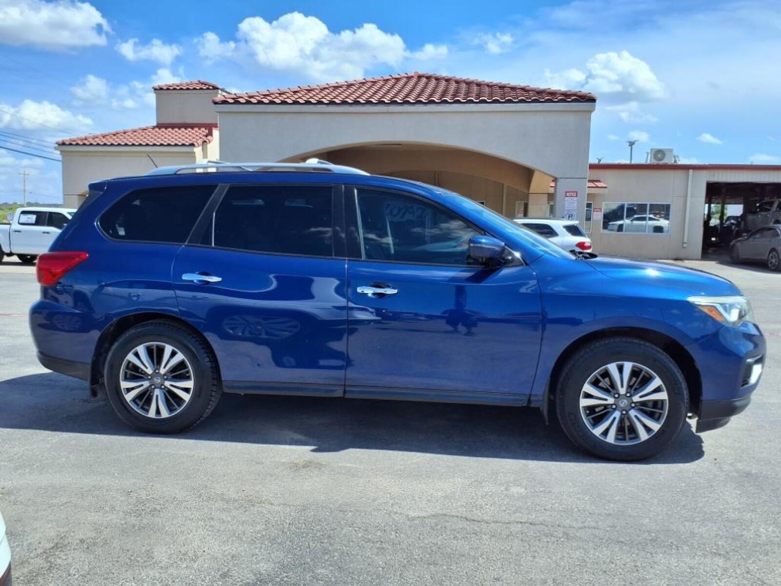 Used 2017 Nissan Pathfinder SL with VIN 5N1DR2MNXHC677085 for sale in Burnet, TX
