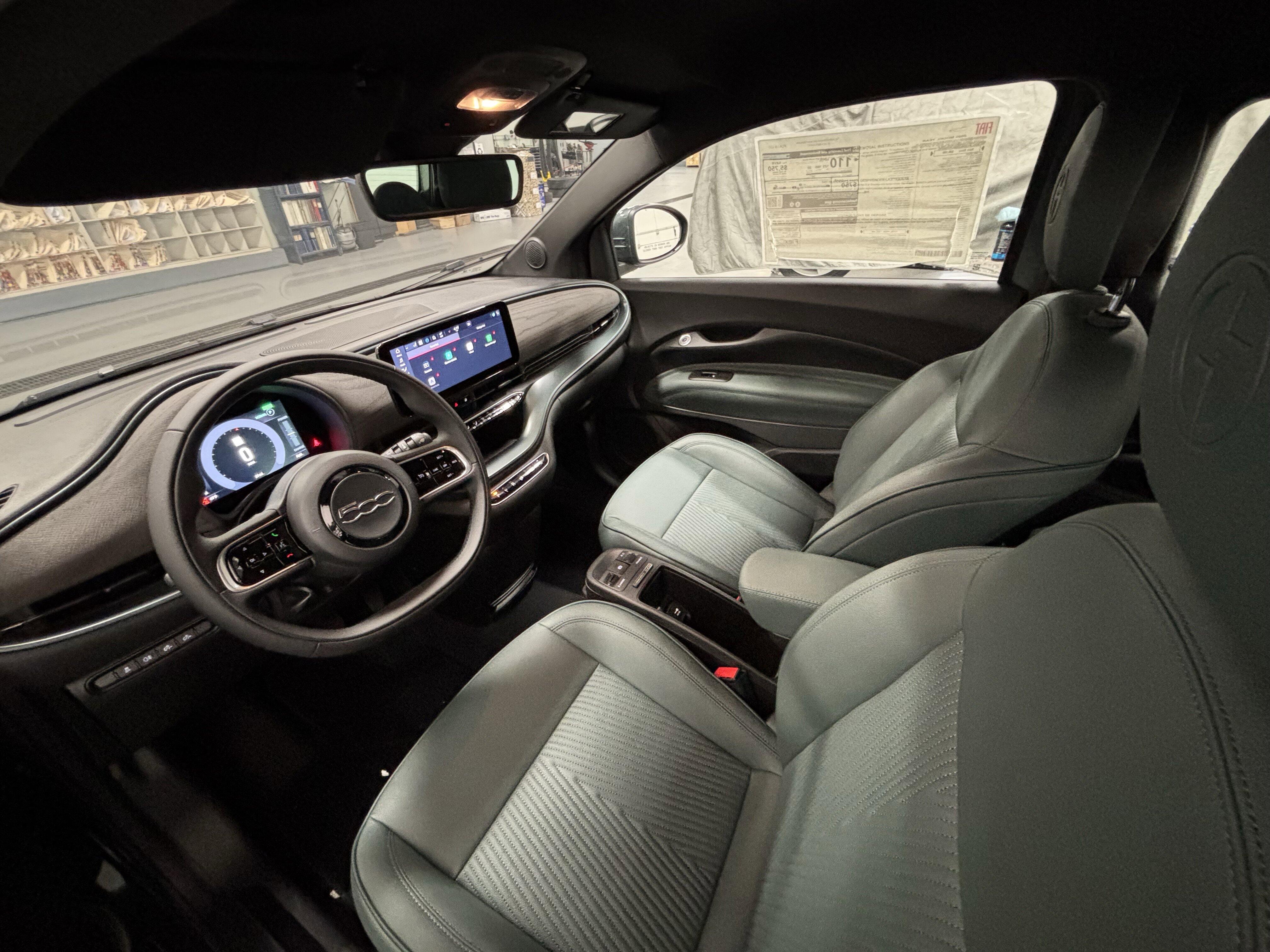 2025 FIAT 500e Base - Photo 10