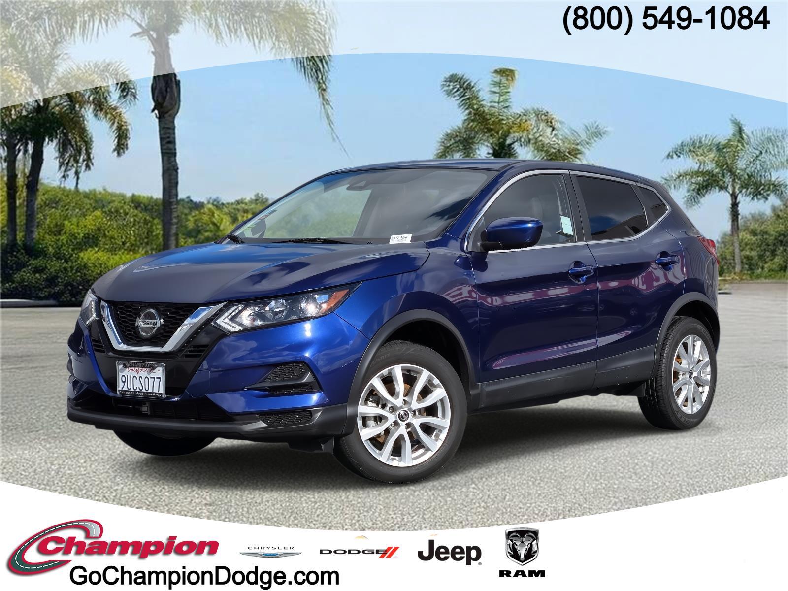 2022 Nissan Rogue Sport S's photo