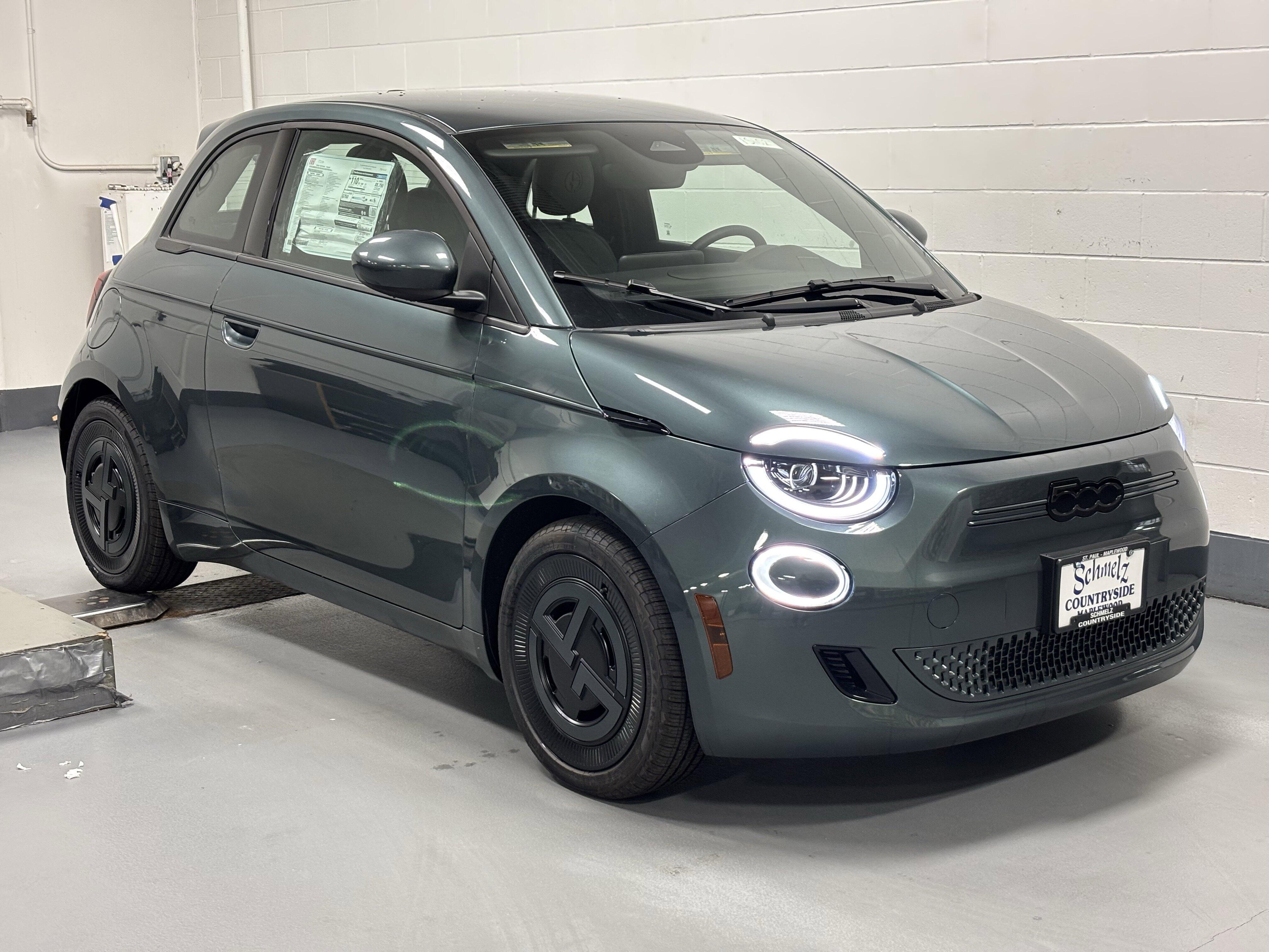 2025 FIAT 500e Base