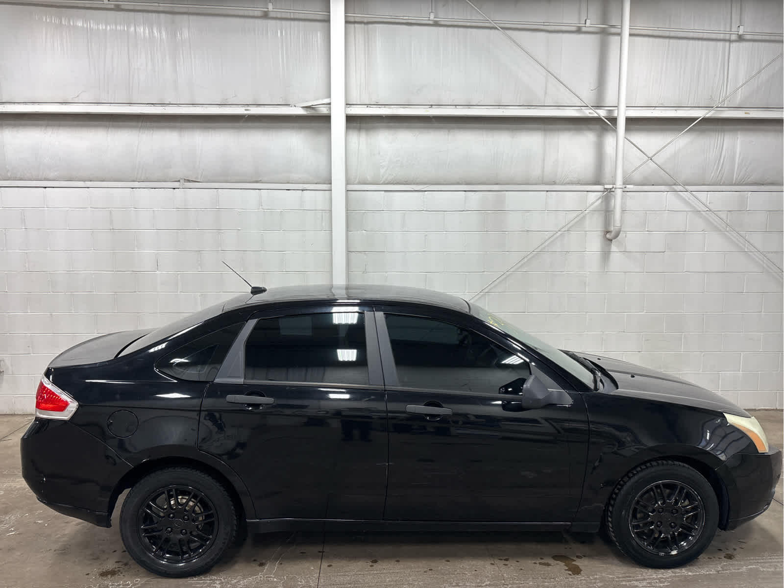 Used 2010 Ford Focus SE with VIN 1FAHP3FN6AW154526 for sale in Wilmington, OH