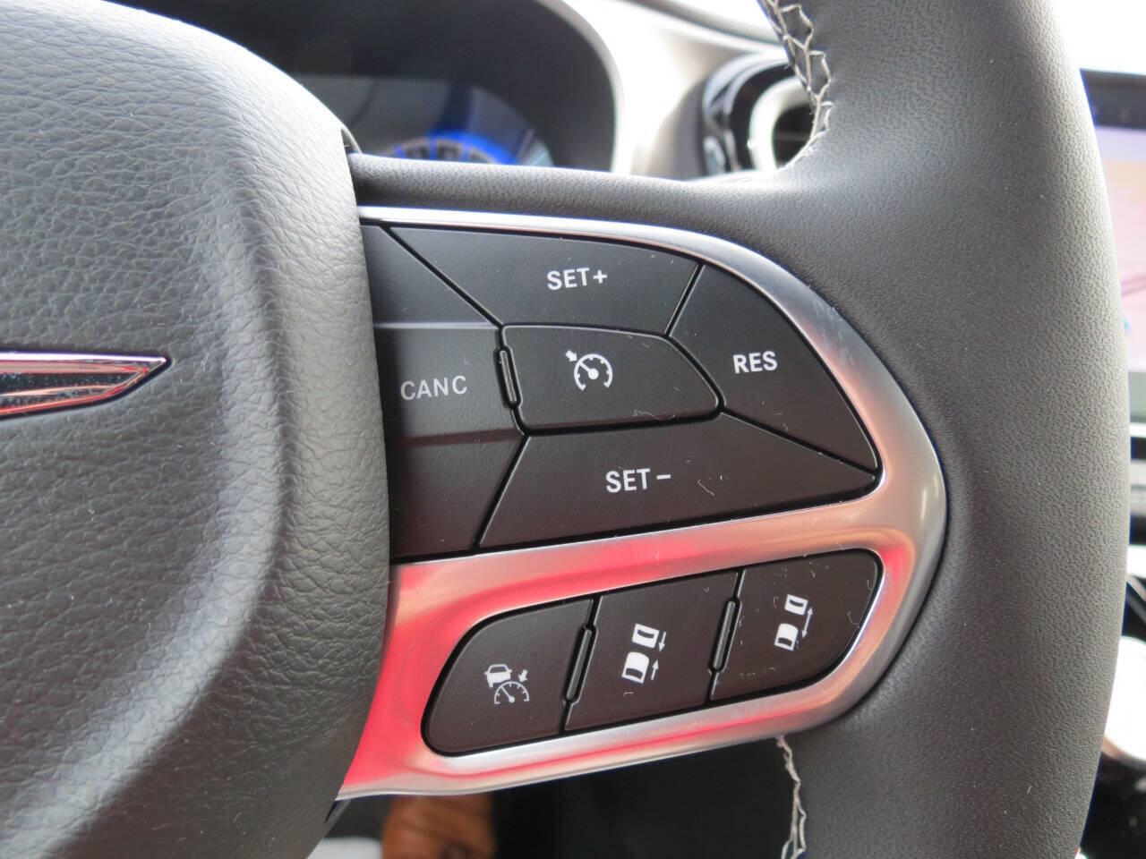 2026 Chrysler Pacifica Select - Photo 14