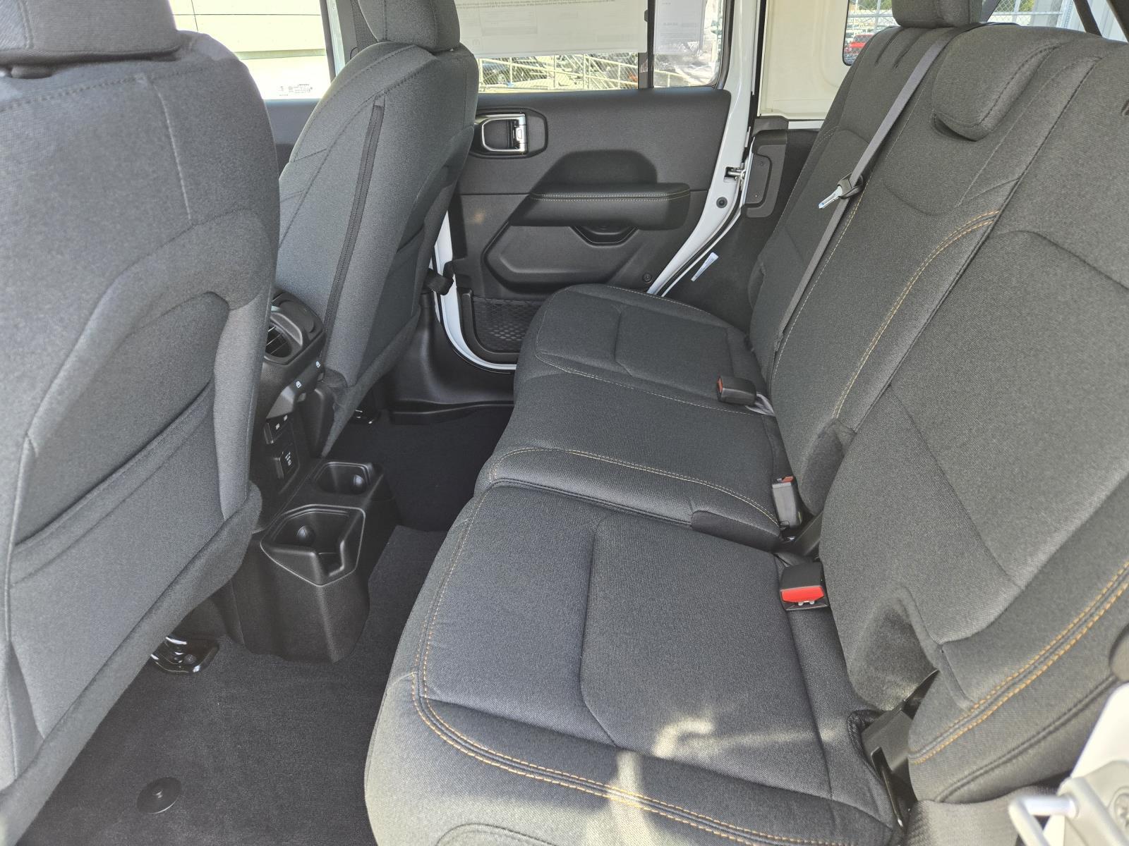 2025 Jeep Wrangler 4-Door Sahara - Photo 29