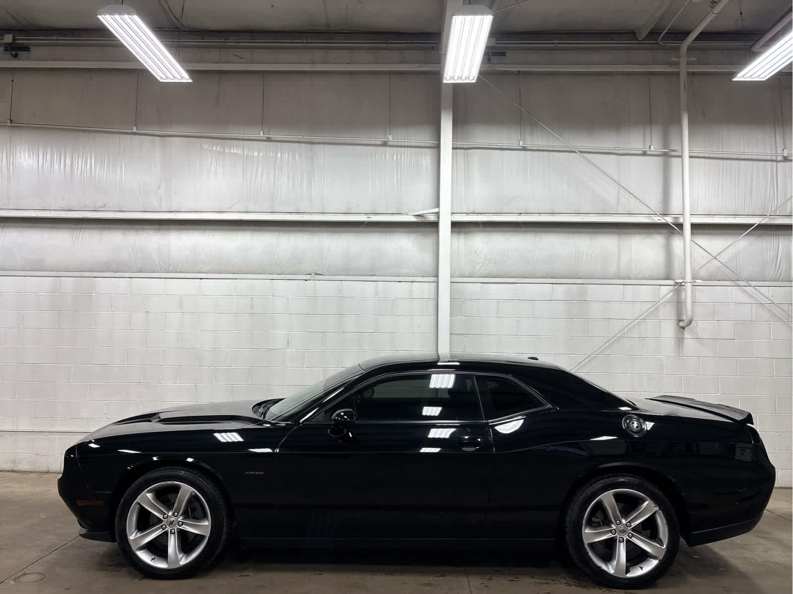 Used 2017 Dodge Challenger R/T with VIN 2C3CDZBT0HH568628 for sale in Wilmington, OH