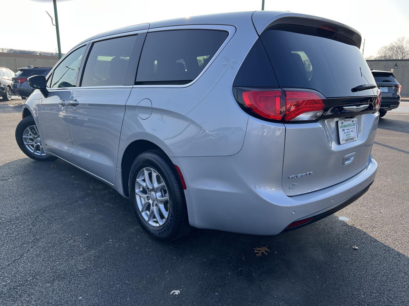 2026 Chrysler Voyager LX - Photo 7