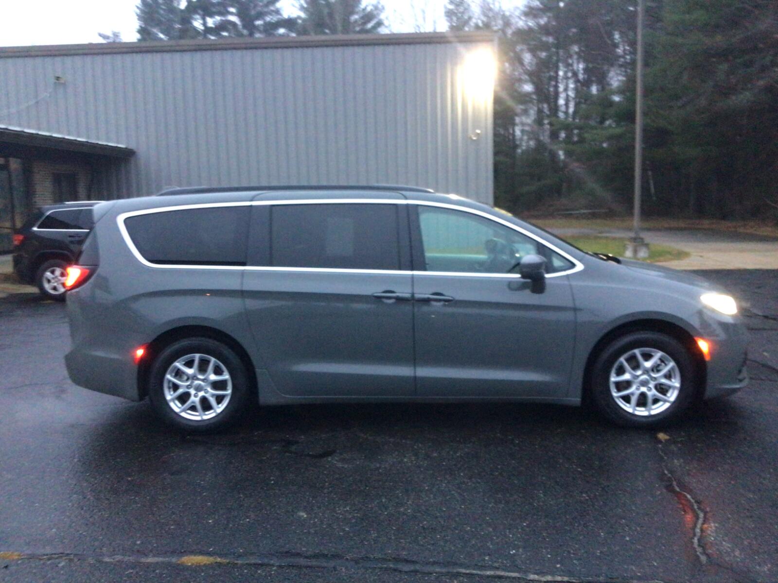 2022 Chrysler Pacifica Touring L - Photo 7