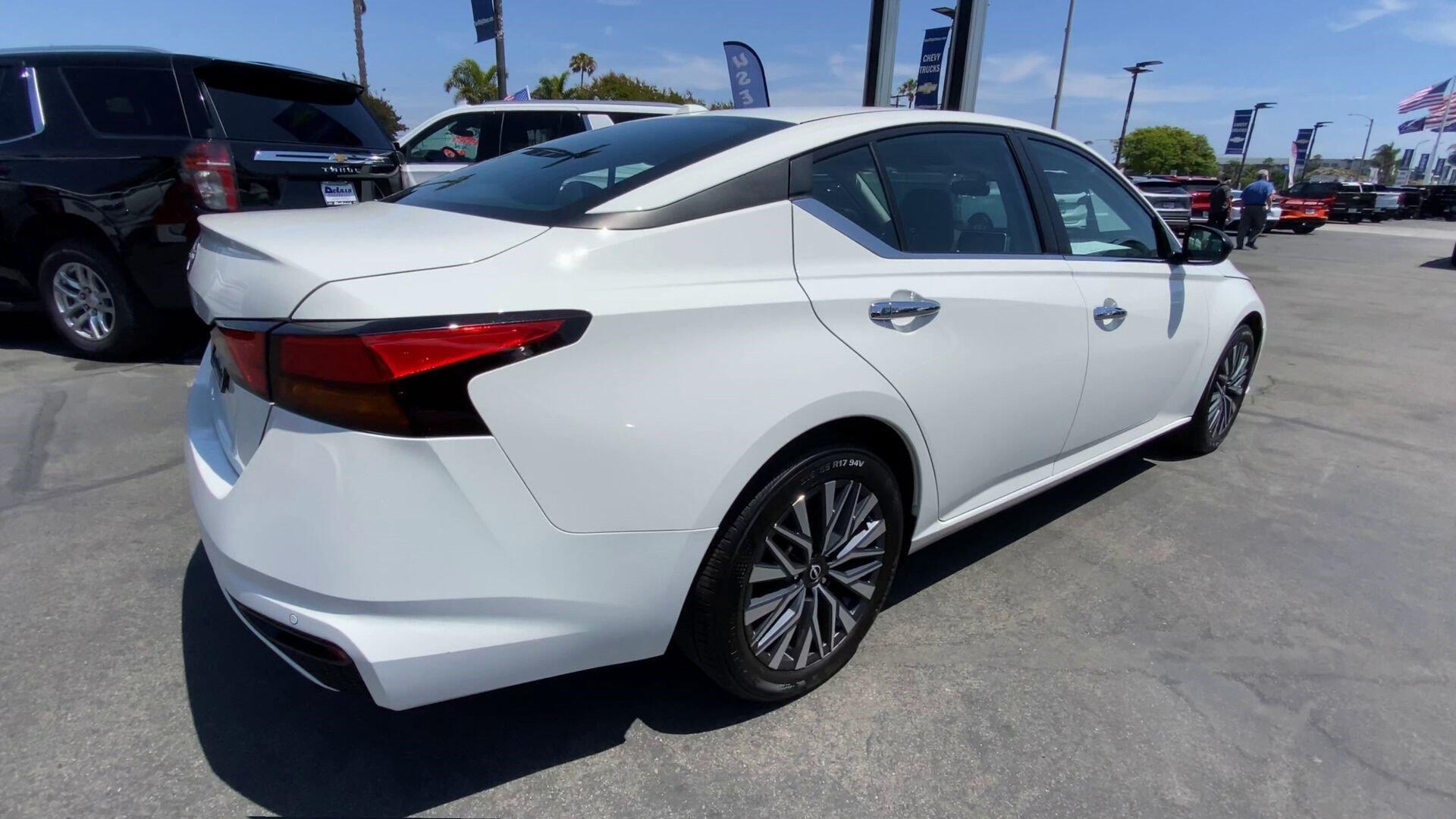 2025 Nissan Altima SV - Photo 9