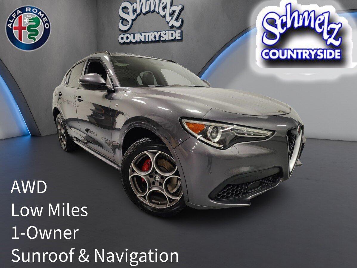 2022 Alfa Romeo Stelvio Ti AWD w/Sunroof & Nav