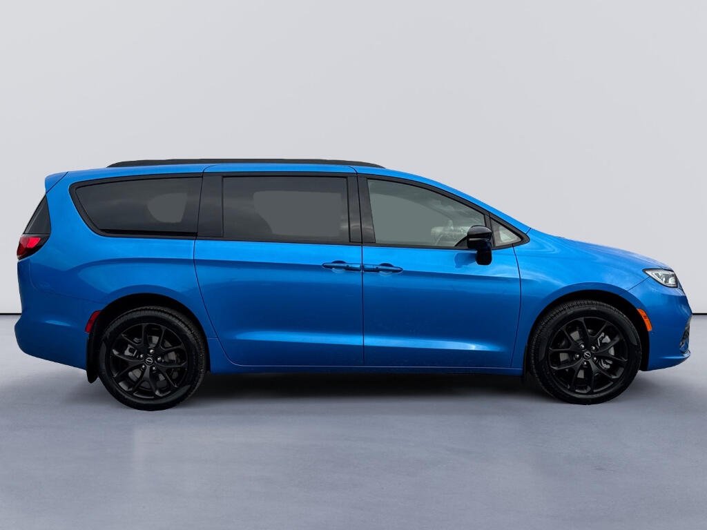 2026 Chrysler Pacifica Select - Photo 6