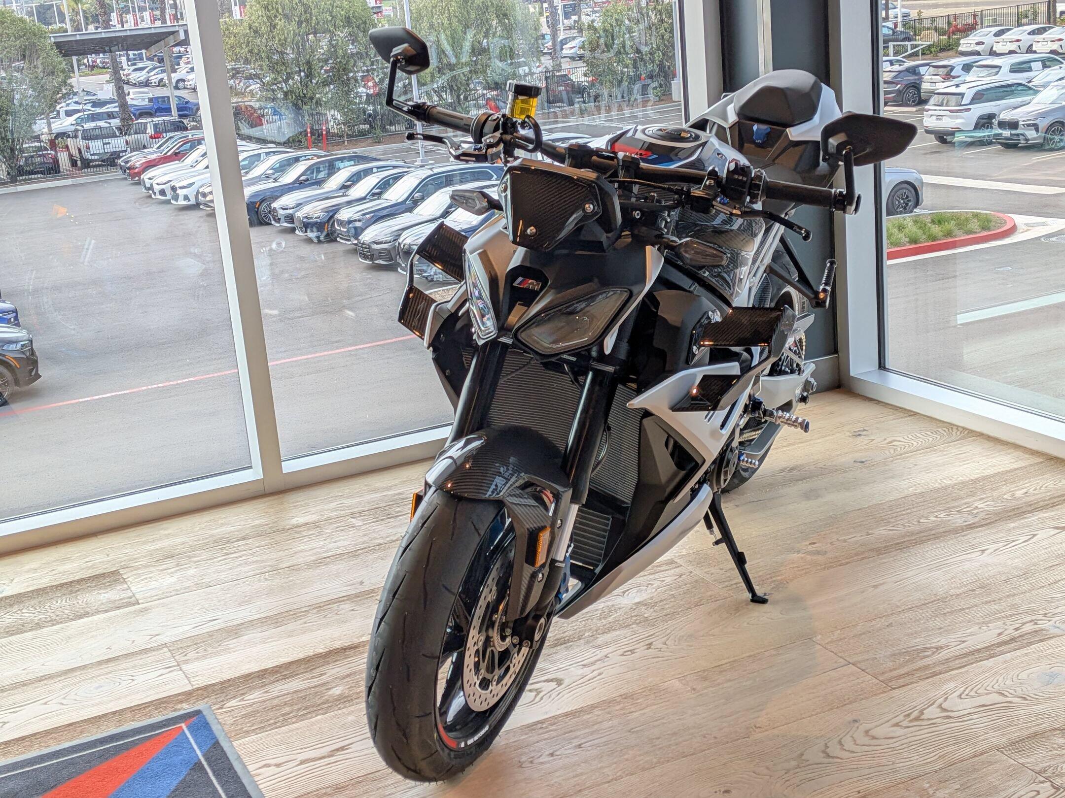 2026 BMW M 1000 R