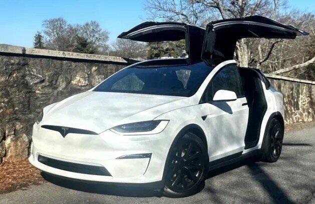 2023 Tesla Model X Long Range's photo