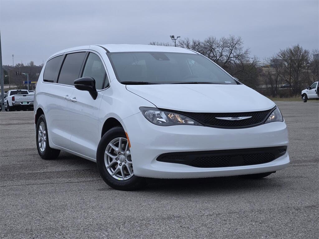 2026 Chrysler Voyager LX's photo