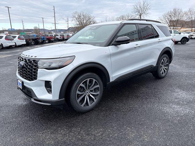 2026 Ford Explorer ST-LINE's photo