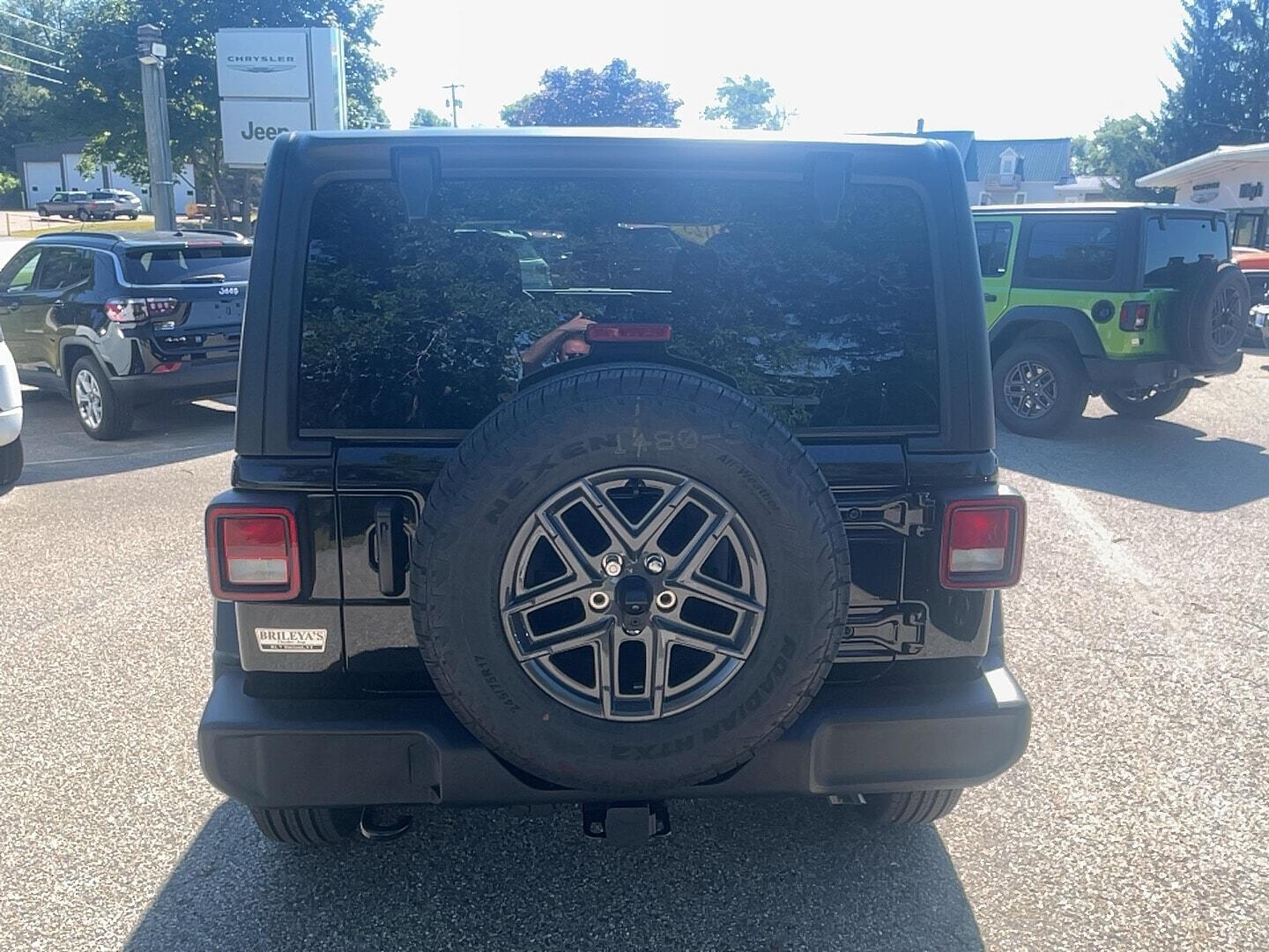View vehicle photo 7