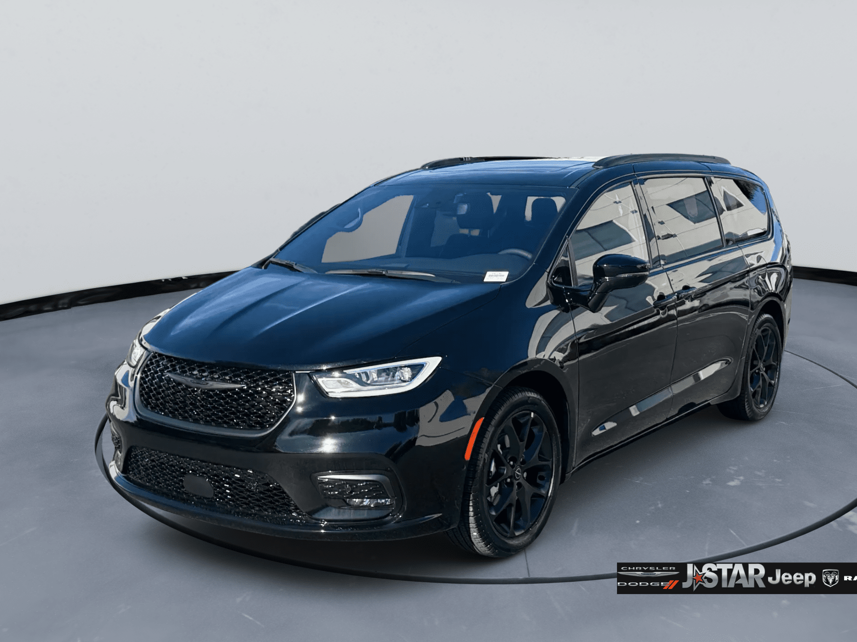 2026 Chrysler Pacifica Limited's photo