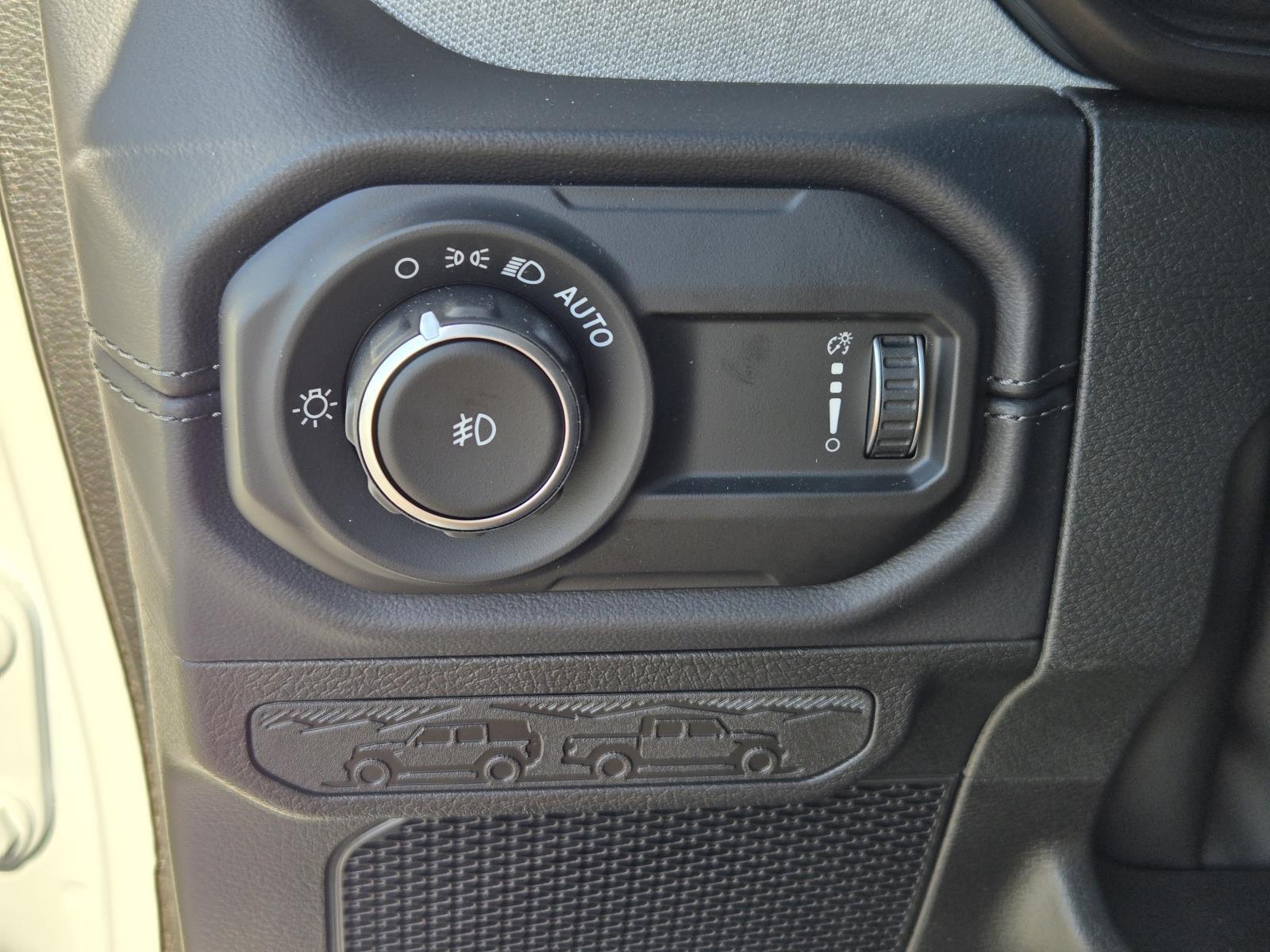 2025 Jeep Wrangler 4-Door Sahara - Photo 22