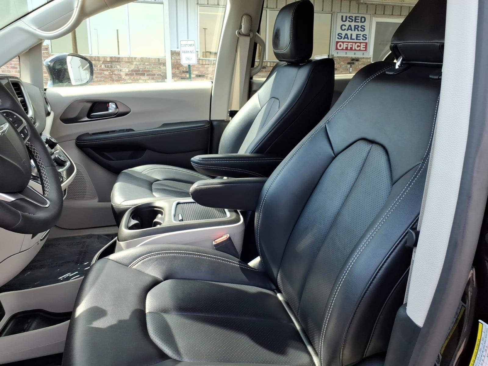 2024 Chrysler Pacifica Touring L - Photo 14