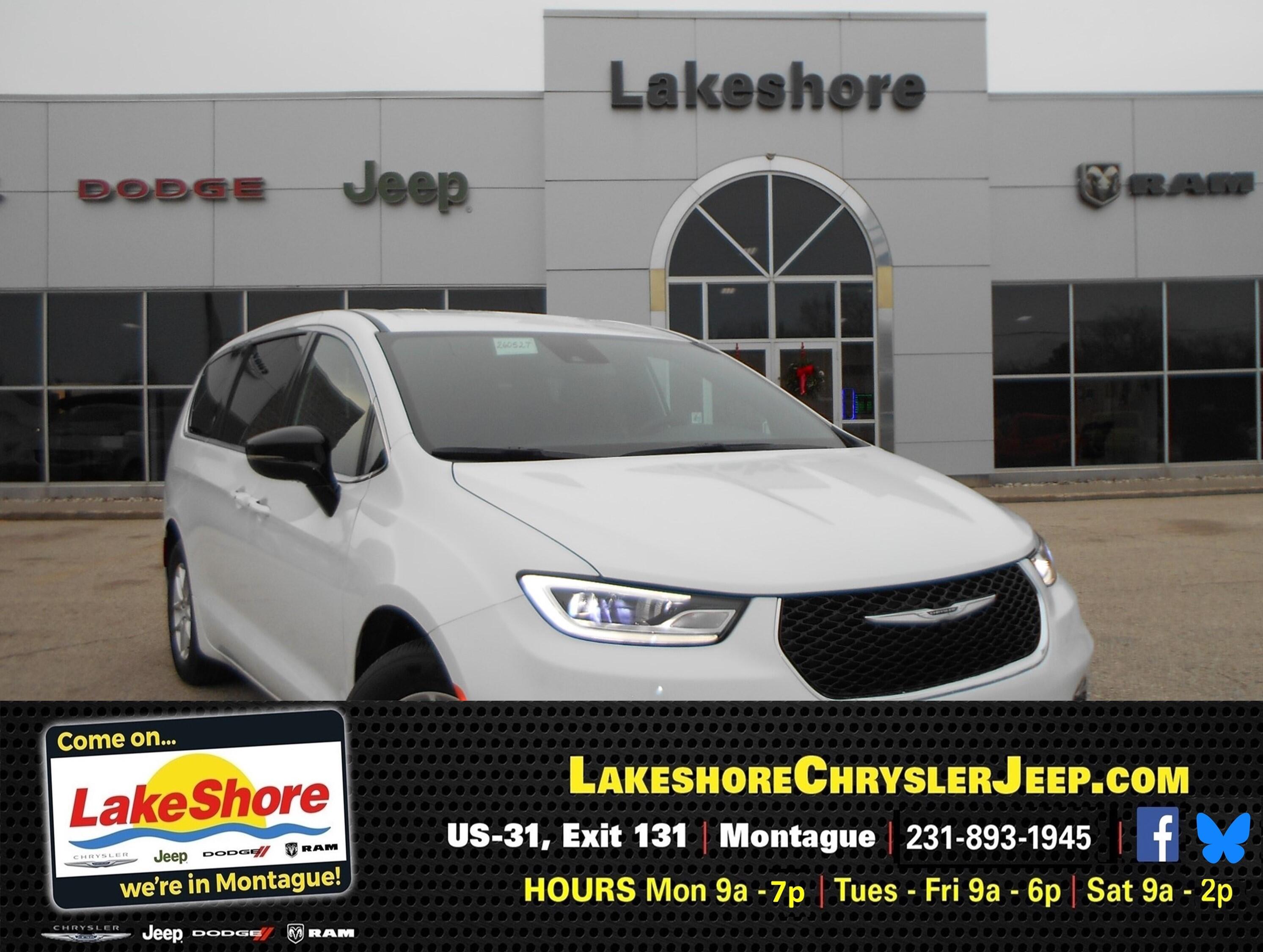 2026 Chrysler Pacifica Select's photo