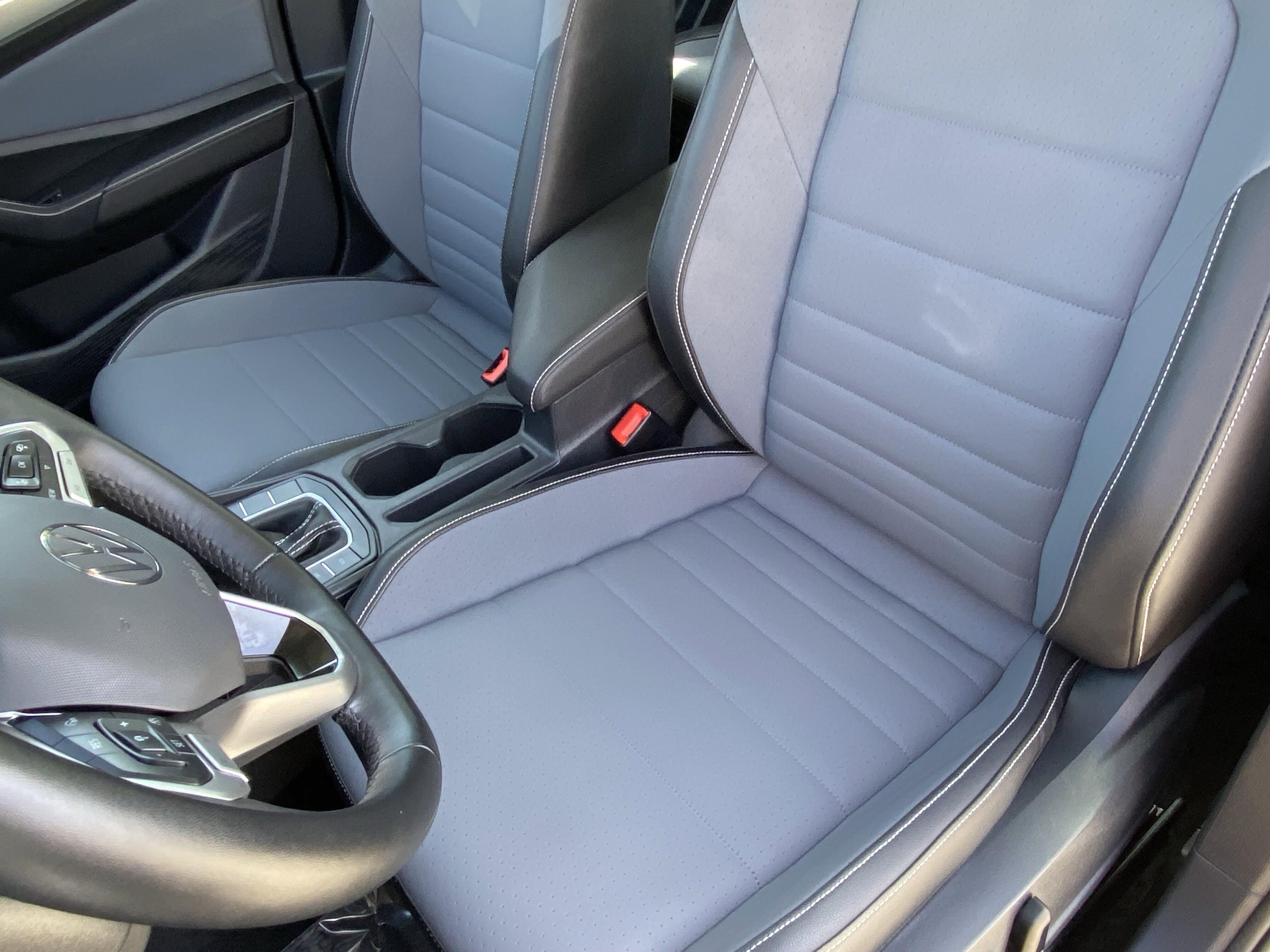 2025 Volkswagen Jetta SE - Photo 28