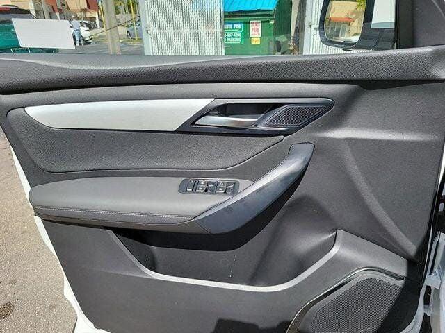 2025 VinFast VF 8 Eco - Photo 15