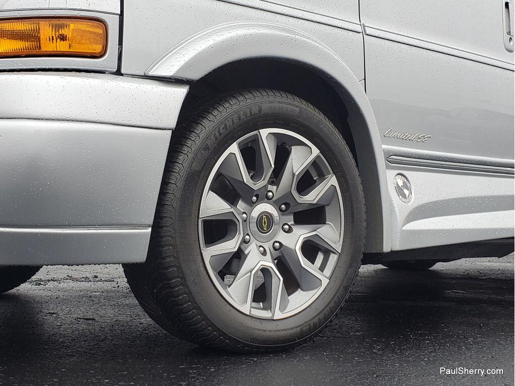 2023 Chevrolet Express Cargo Work Van - Photo 10
