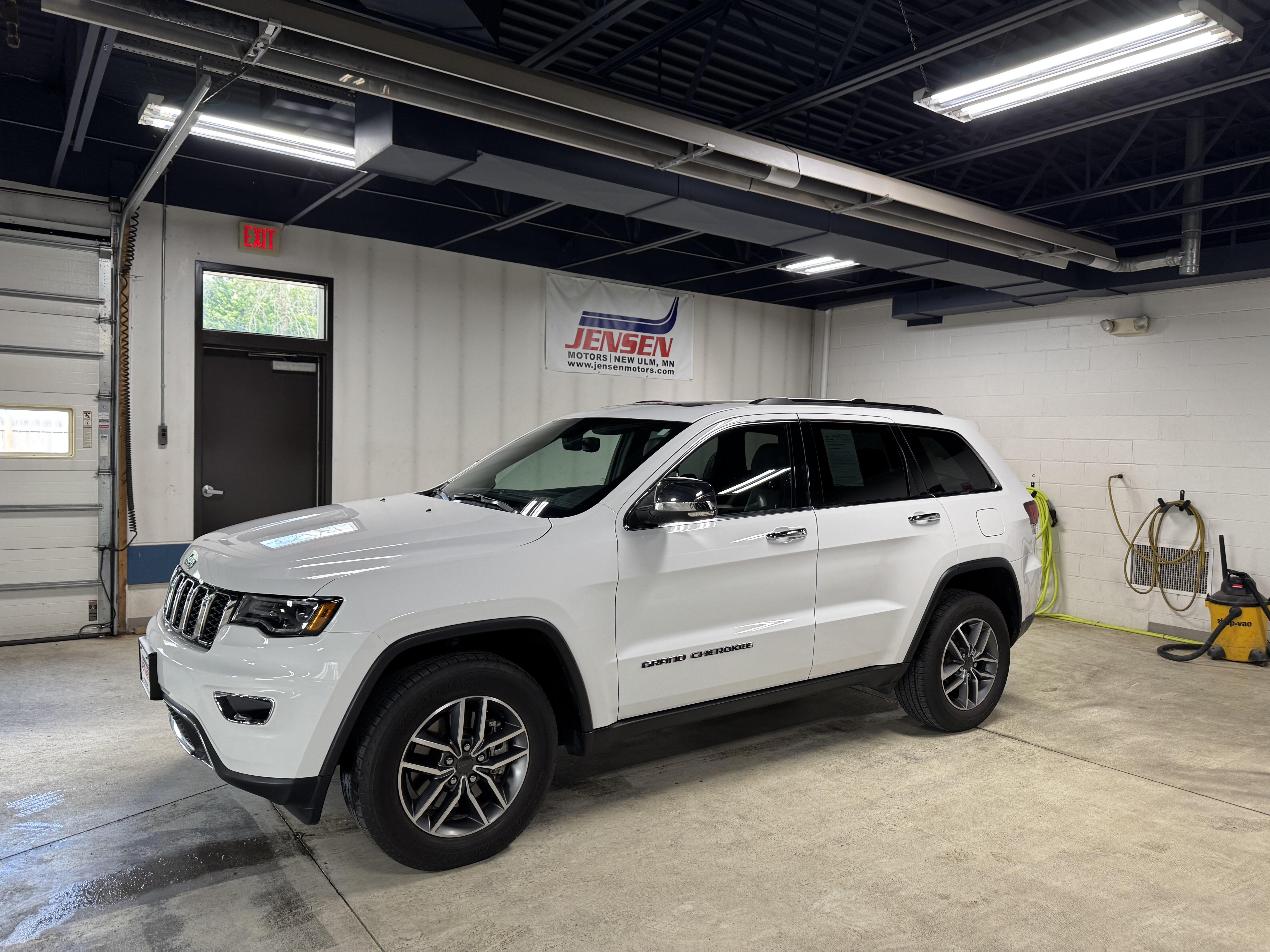 Used 2021 Jeep Grand Cherokee Limited with VIN 1C4RJFBG4MC855225 for sale in New Ulm, Minnesota