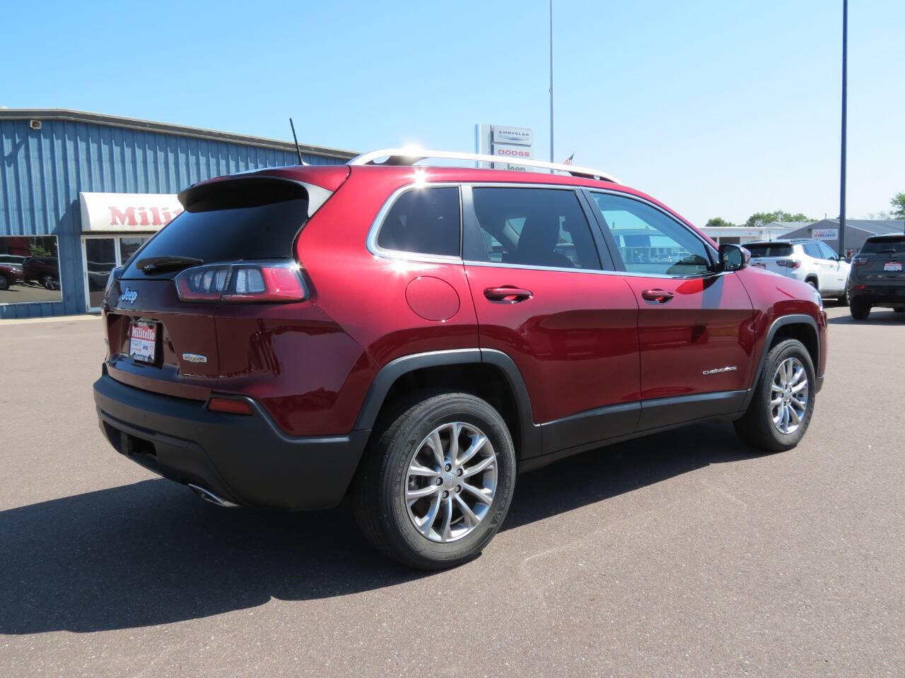 Used 2021 Jeep Cherokee Latitude Lux with VIN 1C4PJMMX3MD225019 for sale in Fairmont, Minnesota