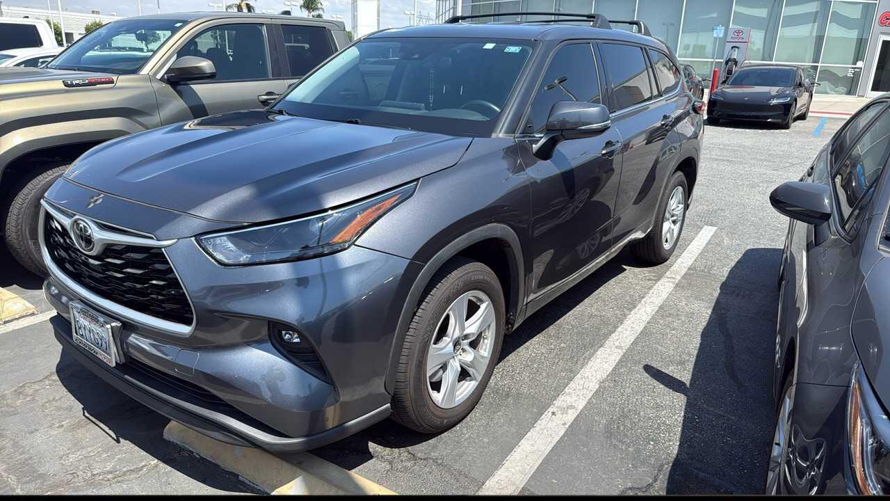2022 Toyota Highlander LE