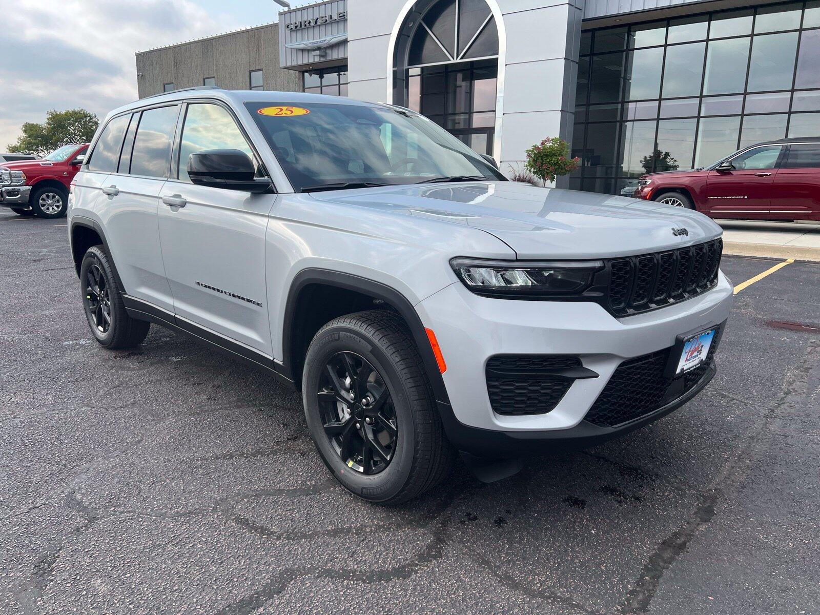 2025 Jeep Grand Cherokee Altitude - Photo 8