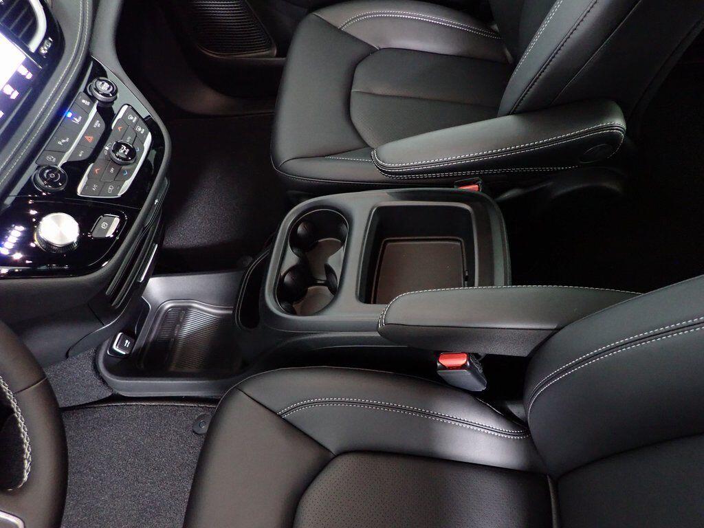 2026 Chrysler Pacifica Select - Photo 28