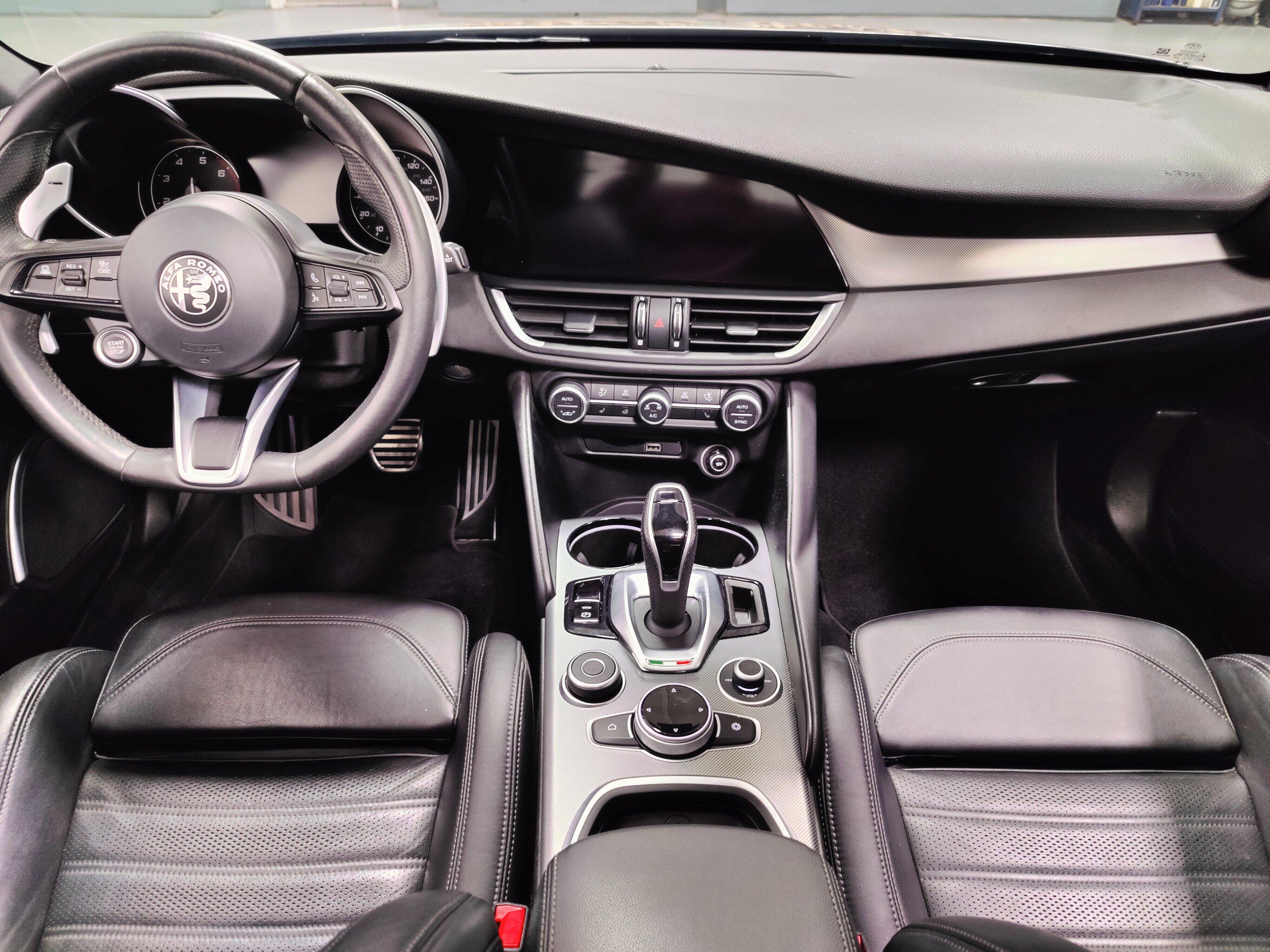 2022 Alfa Romeo Giulia Ti Veloce - Photo 16