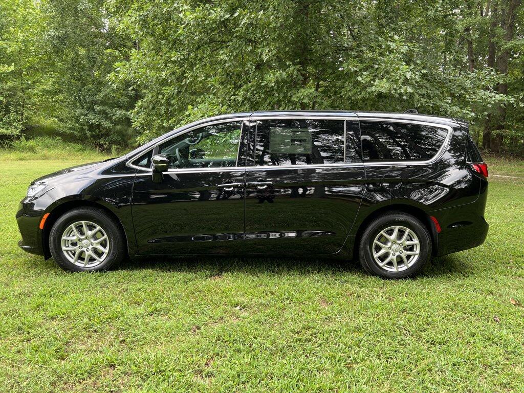2026 Chrysler Pacifica Select - Photo 6