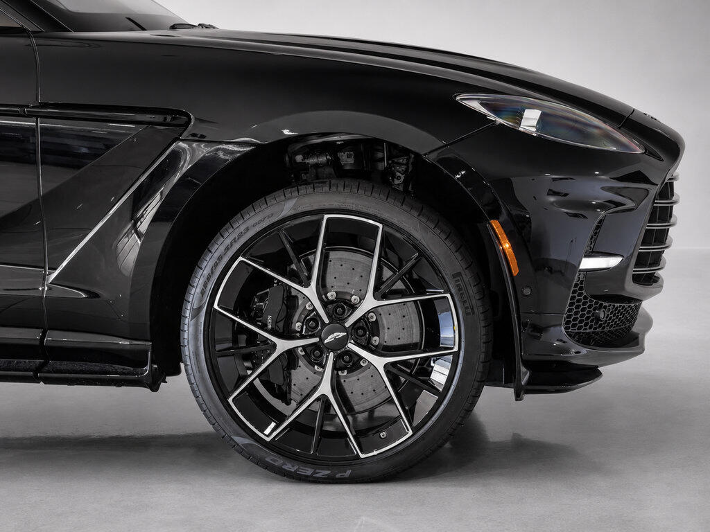 2026 Aston Martin DBX 707 - Photo 11
