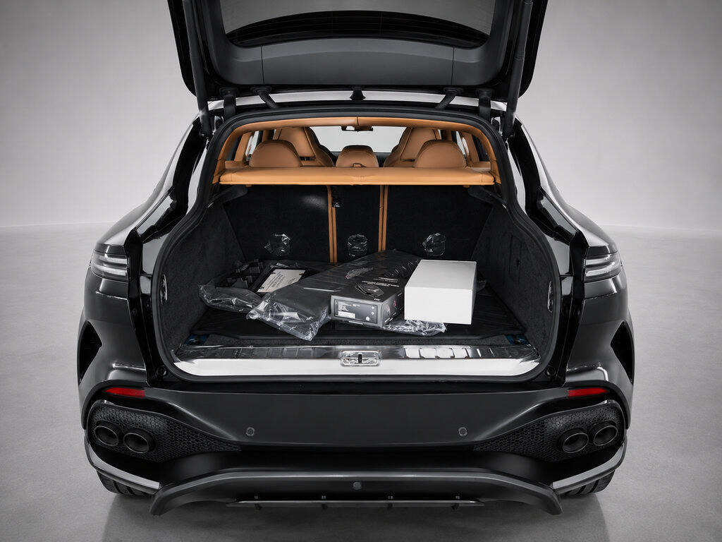 2026 Aston Martin DBX 707 - Photo 14