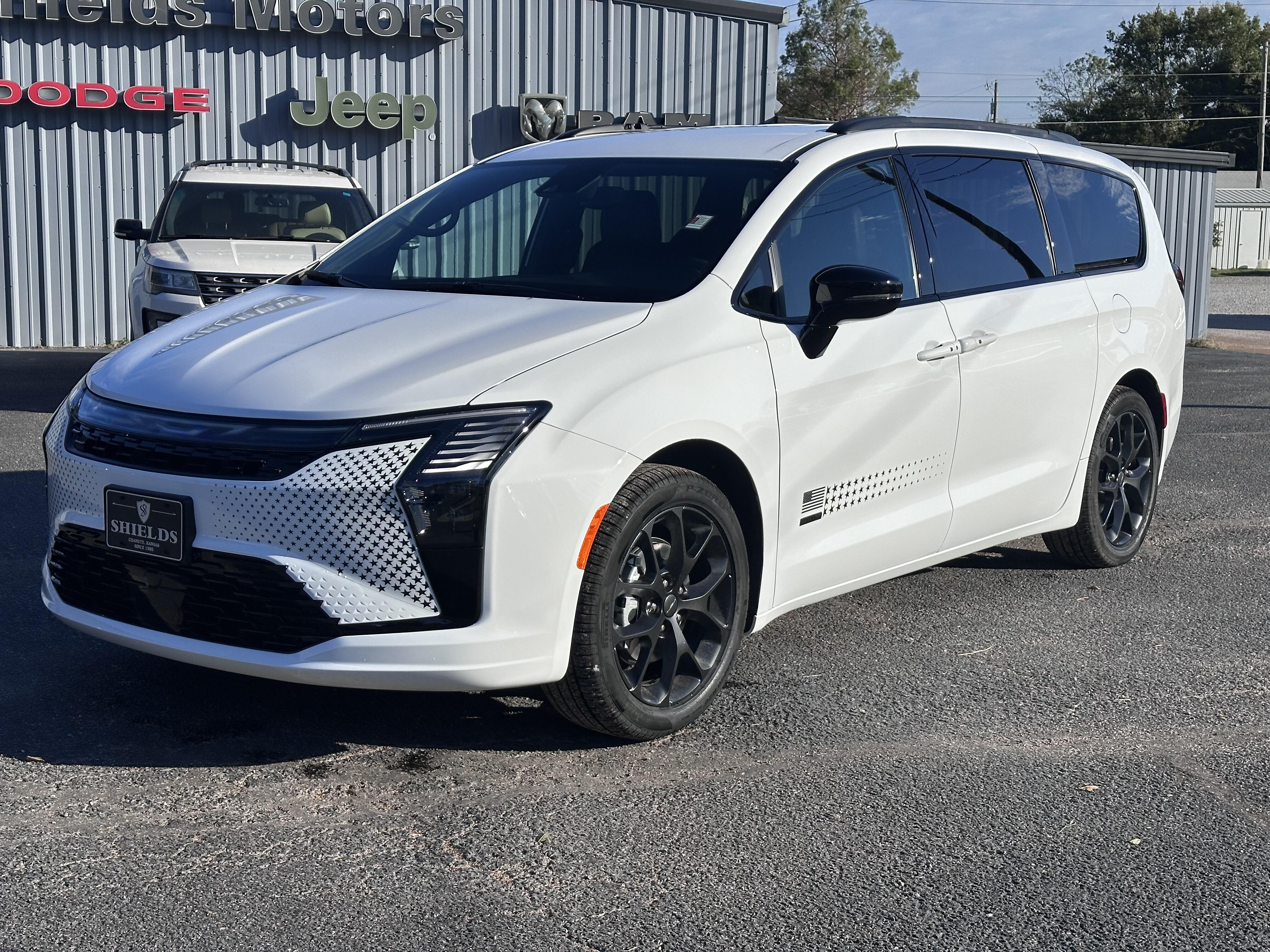 2027 Chrysler Pacifica Select