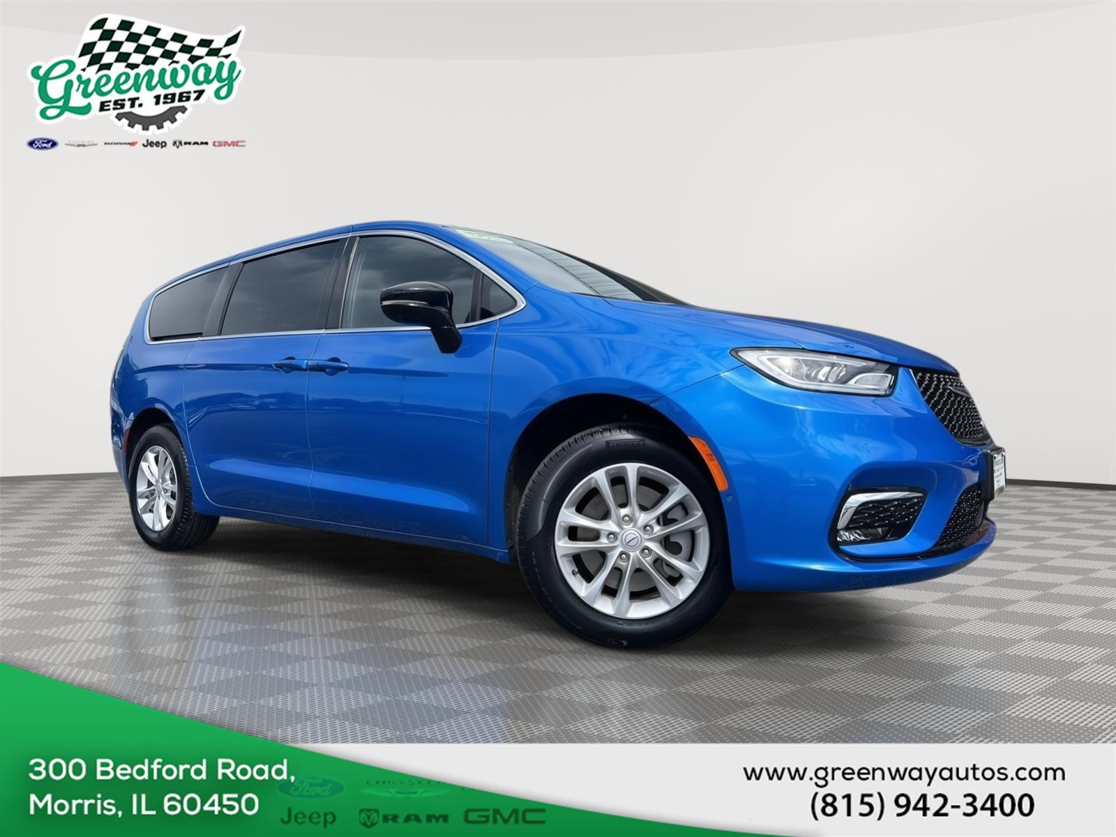 2026 Chrysler Pacifica Select AWD's photo